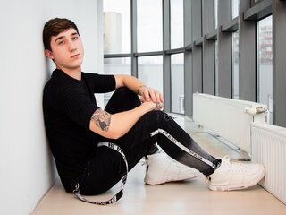 Camshow shows private LandonShelby